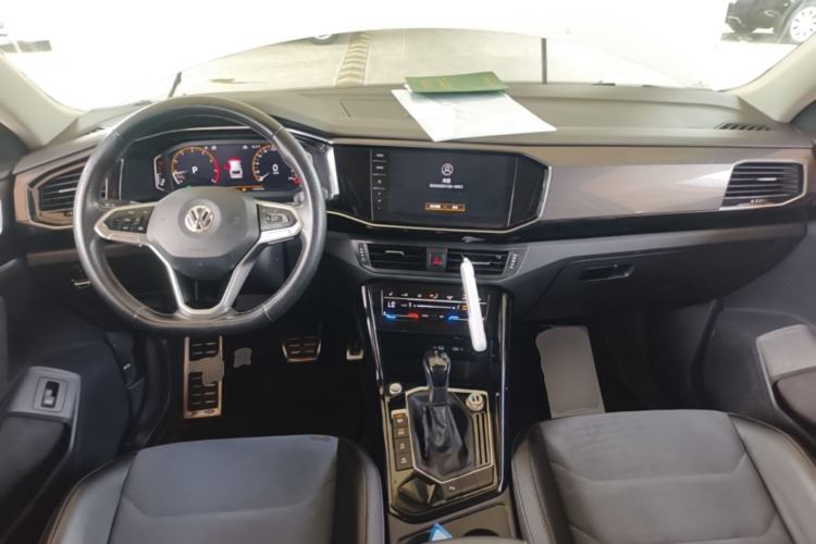 Used Volkswagen Tayron X 2020 330TSI Two-Wheel Drive Luxury Smart Connectivity Version Center Console