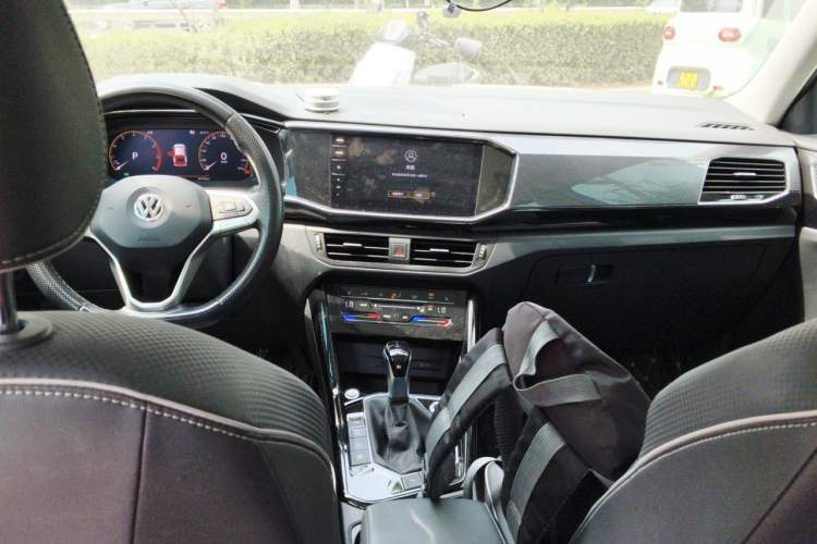 Used Volkswagen Tayron X 2020 330TSI Two-Wheel Drive Luxury Smart Connectivity Version Center Console