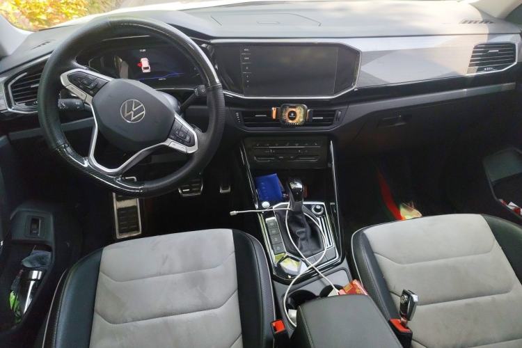Used Volkswagen Tayron X 2020 330TSI Two-Wheel Drive Luxury Smart Connectivity Version Center Console