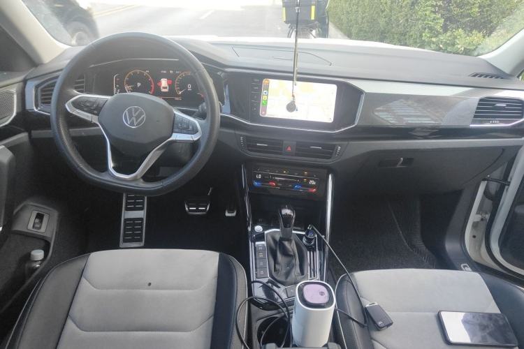 Used Volkswagen Tayron X 2020 330TSI Two-Wheel Drive Luxury Smart Connectivity Version Center Console