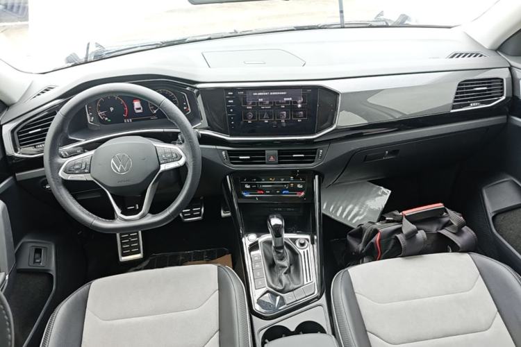 Used Volkswagen Tayron X 2020 330TSI Two-Wheel Drive Luxury Smart Connectivity Version Center Console