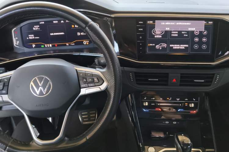 Used Volkswagen Tayron X 2020 330TSI Two-Wheel Drive Luxury Smart Connectivity Version Center Console