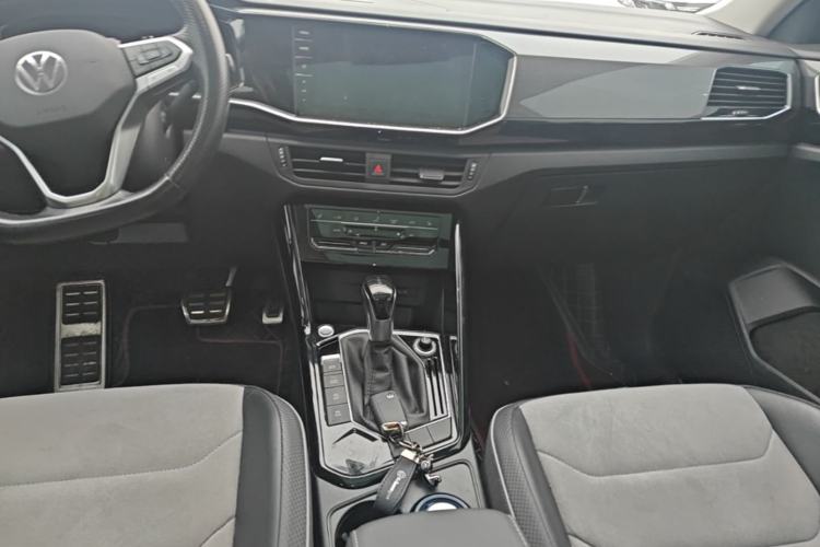 Used Volkswagen Tayron X 2020 330TSI Two-Wheel Drive Luxury Smart Connectivity Version Center Console