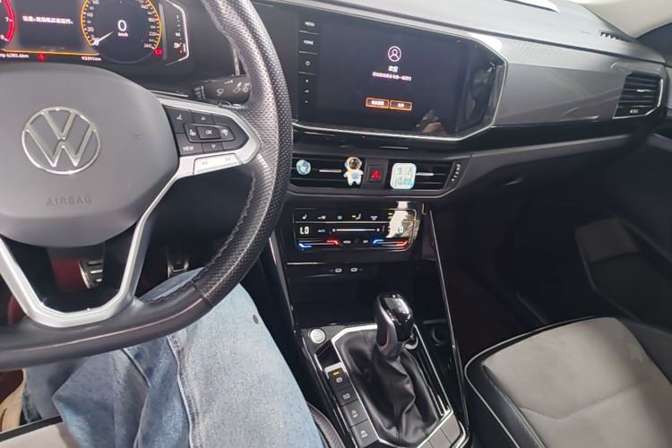 Used Volkswagen Tayron X 2020 330TSI Two-Wheel Drive Luxury Smart Connectivity Version Center Console