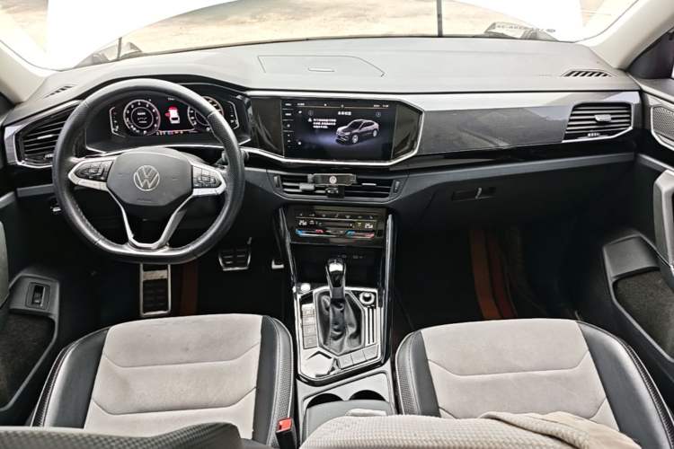Used Volkswagen Tayron X 2020 330TSI Two-Wheel Drive Luxury Smart Connectivity Version Center Console