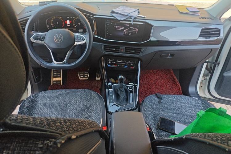 Used Volkswagen Tayron X 2020 330TSI Two-Wheel Drive Luxury Smart Connectivity Version Center Console