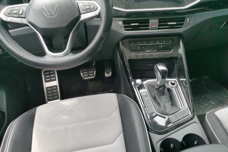 Used Volkswagen Tayron X 2020 330TSI Two-Wheel Drive Luxury Smart Connectivity Version Center Console