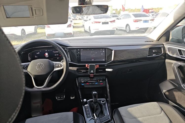 Used Volkswagen Tayron X 2020 330TSI Two-Wheel Drive Luxury Smart Connectivity Version Center Console