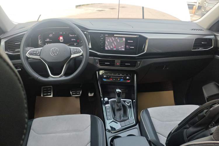 Used Volkswagen Tayron X 2020 330TSI Two-Wheel Drive Luxury Smart Connectivity Version Center Console