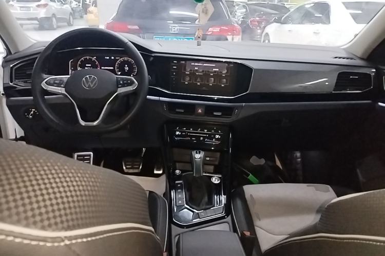 Used Volkswagen Tayron X 2020 330TSI Two-Wheel Drive Luxury Smart Connectivity Version Center Console