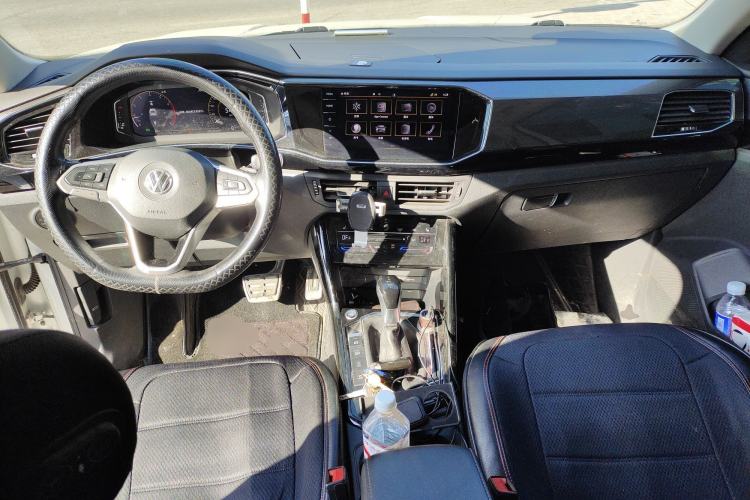 Used Volkswagen Tayron X 2020 330TSI Two-Wheel Drive Luxury Smart Connectivity Version Center Console