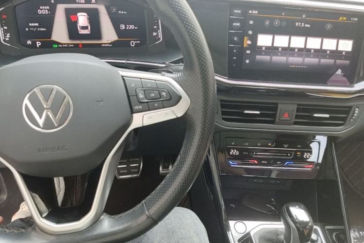 Used Volkswagen Tayron X 2020 330TSI Two-Wheel Drive Luxury Smart Connectivity Version Center Console