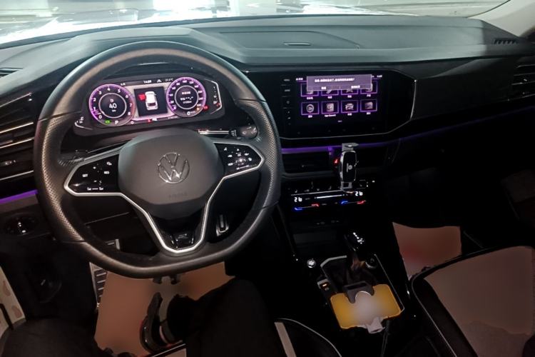 Used Volkswagen Tayron X 2020 330TSI Two-Wheel Drive Luxury Smart Connectivity Version Center Console