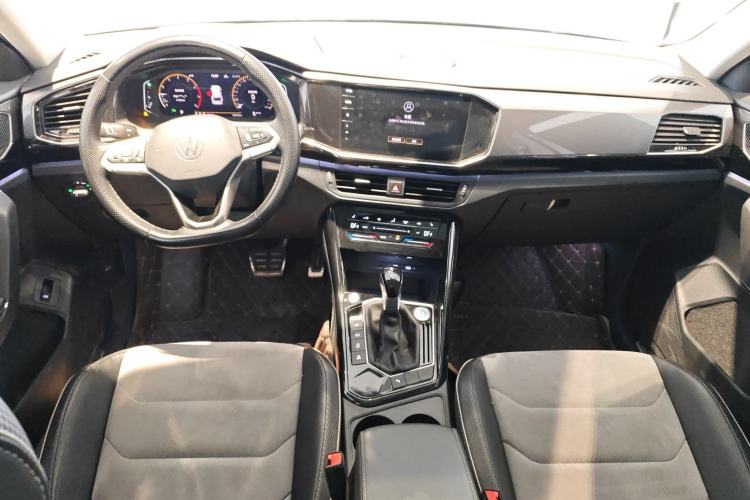 Used Volkswagen Tayron X 2020 330TSI Two-Wheel Drive Luxury Smart Connectivity Version Center Console
