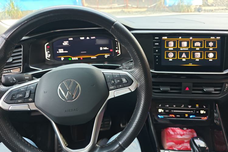 Used Volkswagen Tayron X 2020 330TSI Two-Wheel Drive Luxury Smart Connectivity Version Center Console