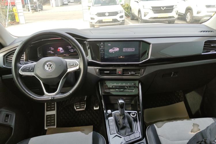 Used Volkswagen Tayron X 2020 330TSI Two-Wheel Drive Luxury Smart Connectivity Version Center Console