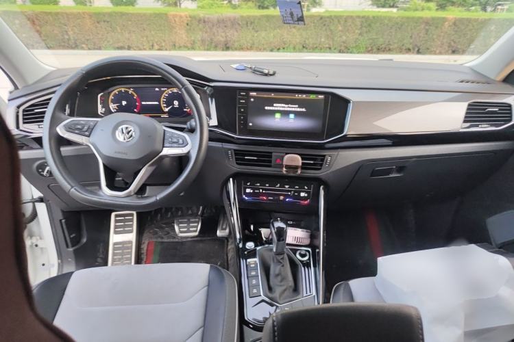 Used Volkswagen Tayron X 2020 330TSI Two-Wheel Drive Luxury Smart Connectivity Version Center Console