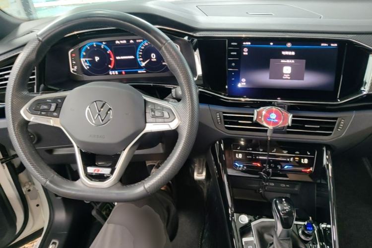Used Volkswagen Tayron X 2020 330TSI Two-Wheel Drive Flagship Smart Connectivity Version Center Console