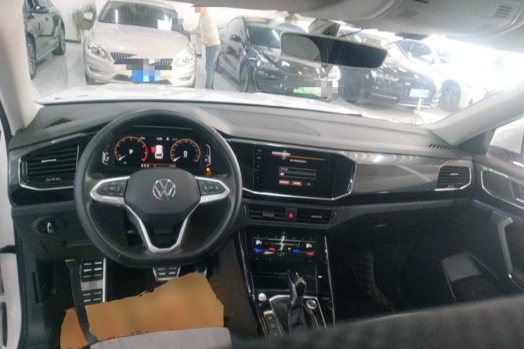 Used Volkswagen Tayron X 2020 330TSI Two-Wheel Drive Luxury Smart Connectivity Version Center Console
