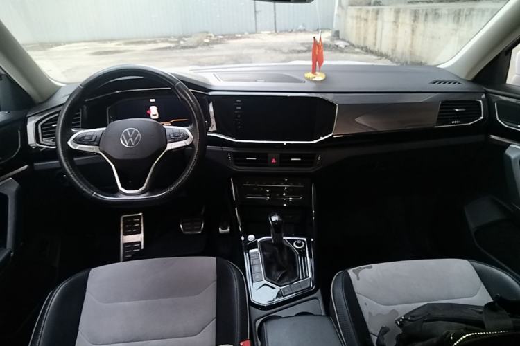 Used Volkswagen Tayron X 2020 330TSI Two-Wheel Drive Luxury Smart Connectivity Version Center Console