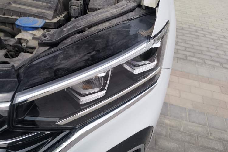 Used Volkswagen Tayron X 2020 330TSI Two-Wheel Drive Luxury Smart Connectivity Version Engine Bay Left
