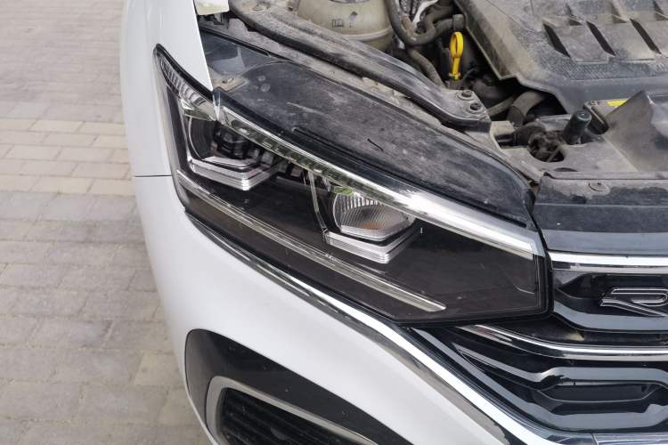 Used Volkswagen Tayron X 2020 330TSI Two-Wheel Drive Luxury Smart Connectivity Version Engine Bay Right