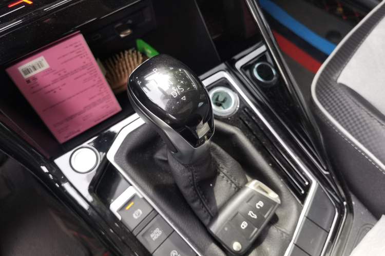 Used Volkswagen Tayron X 2020 330TSI Two-Wheel Drive Luxury Smart Connectivity Version Gear Lever