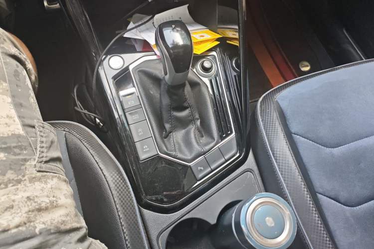 Used Volkswagen Tayron X 2020 330TSI Two-Wheel Drive Luxury Smart Connectivity Version Gear Lever