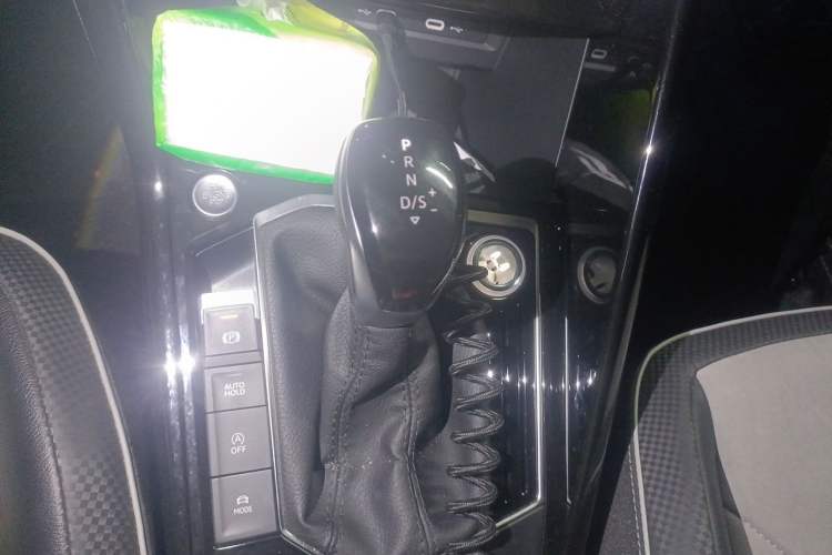 Used Volkswagen Tayron X 2020 330TSI Two-Wheel Drive Luxury Smart Connectivity Version Gear Lever