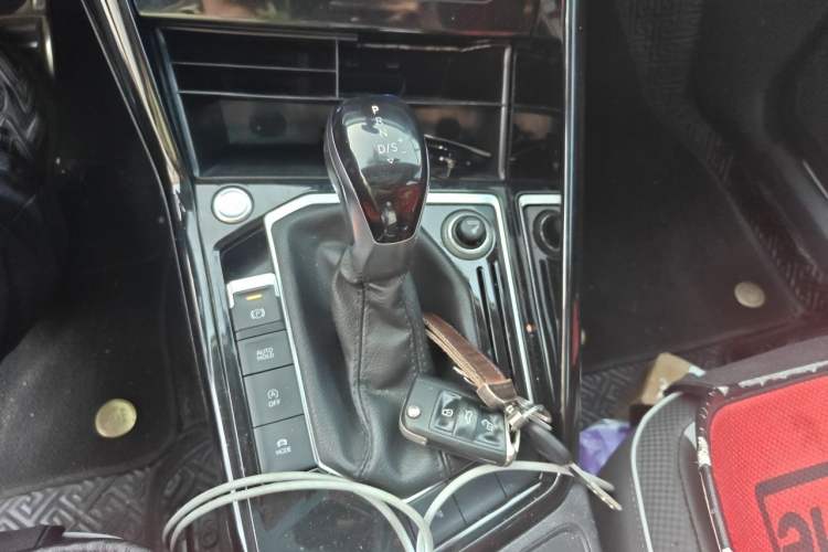 Used Volkswagen Tayron X 2020 330TSI Two-Wheel Drive Luxury Smart Connectivity Version Gear Lever