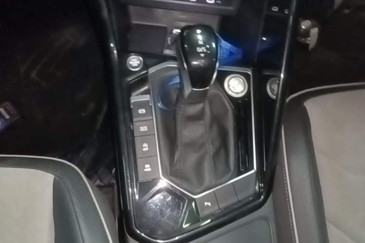 Used Volkswagen Tayron X 2020 330TSI Two-Wheel Drive Luxury Smart Connectivity Version Gear Lever