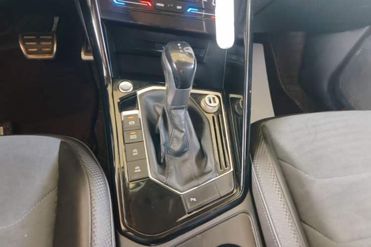 Used Volkswagen Tayron X 2020 330TSI Two-Wheel Drive Luxury Smart Connectivity Version Gear Lever