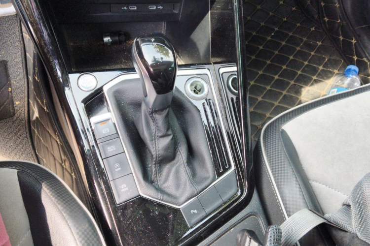 Used Volkswagen Tayron X 2020 330TSI Two-Wheel Drive Luxury Smart Connectivity Version Gear Lever
