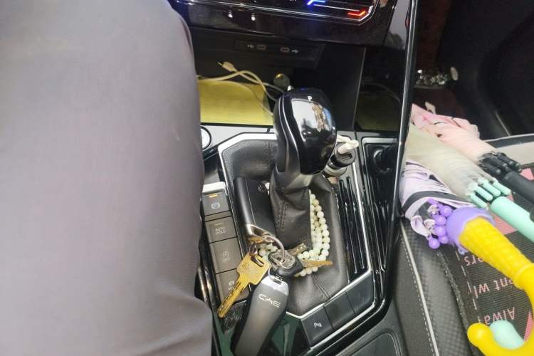 Used Volkswagen Tayron X 2020 330TSI Two-Wheel Drive Luxury Smart Connectivity Version Gear Lever