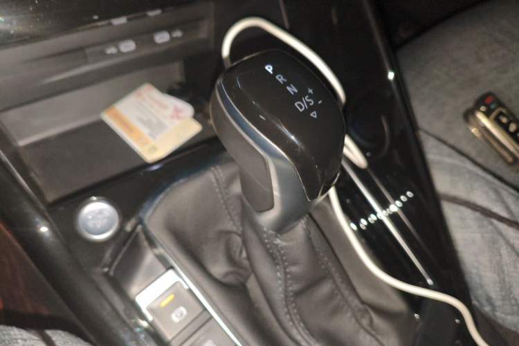 Used Volkswagen Tayron X 2020 330TSI Two-Wheel Drive Luxury Smart Connectivity Version Gear Lever