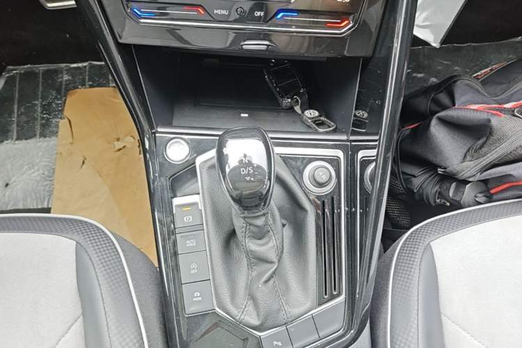Used Volkswagen Tayron X 2020 330TSI Two-Wheel Drive Luxury Smart Connectivity Version Gear Lever