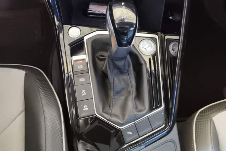 Used Volkswagen Tayron X 2020 330TSI Two-Wheel Drive Luxury Smart Connectivity Version Gear Lever