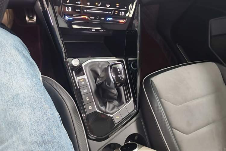 Used Volkswagen Tayron X 2020 330TSI Two-Wheel Drive Luxury Smart Connectivity Version Gear Lever