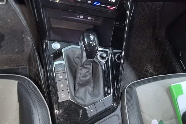 Used Volkswagen Tayron X 2020 330TSI Two-Wheel Drive Luxury Smart Connectivity Version Gear Lever