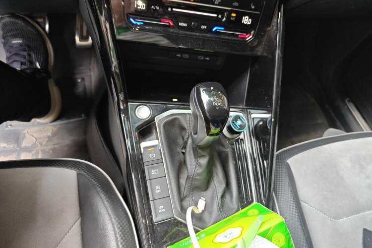 Used Volkswagen Tayron X 2020 330TSI Two-Wheel Drive Luxury Smart Connectivity Version Gear Lever
