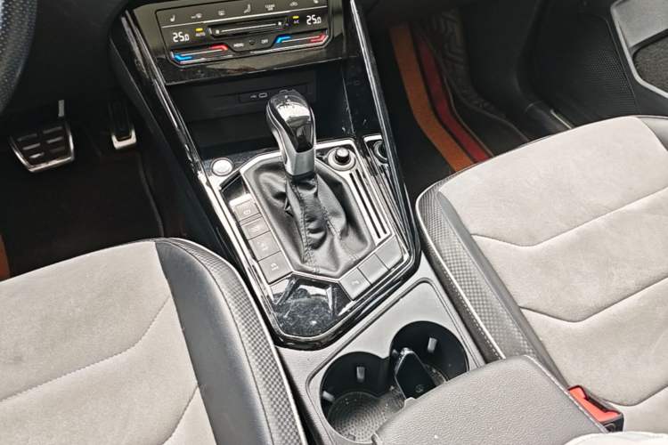 Used Volkswagen Tayron X 2020 330TSI Two-Wheel Drive Luxury Smart Connectivity Version Gear Lever