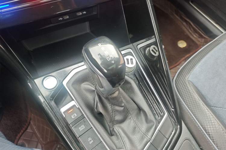 Used Volkswagen Tayron X 2020 330TSI Two-Wheel Drive Luxury Smart Connectivity Version Gear Lever