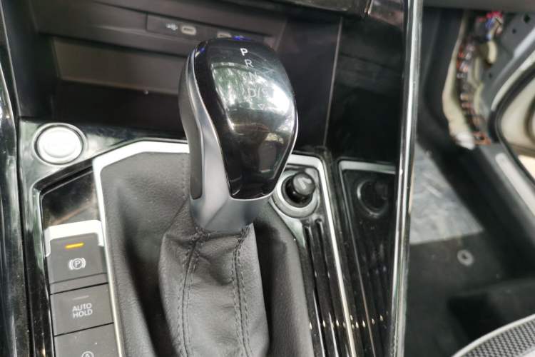 Used Volkswagen Tayron X 2020 330TSI Two-Wheel Drive Luxury Smart Connectivity Version Gear Lever