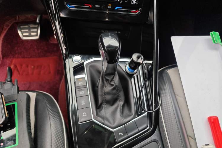 Used Volkswagen Tayron X 2020 330TSI Two-Wheel Drive Luxury Smart Connectivity Version Gear Lever