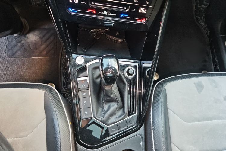 Used Volkswagen Tayron X 2020 330TSI Two-Wheel Drive Luxury Smart Connectivity Version Gear Lever