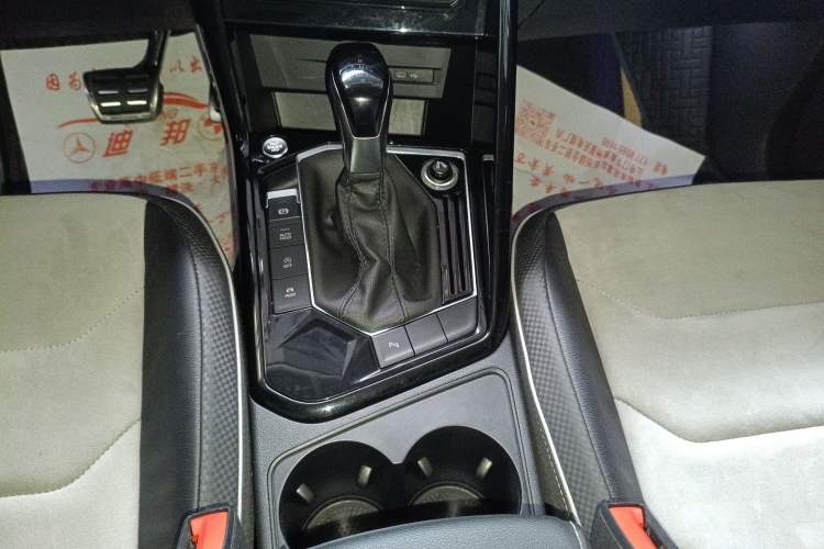 Used Volkswagen Tayron X 2020 330TSI Two-Wheel Drive Luxury Smart Connectivity Version Gear Lever