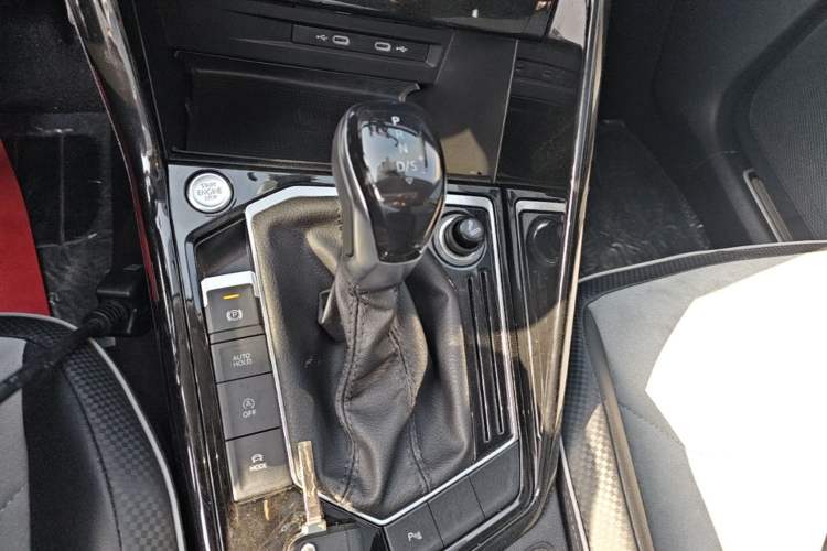 Used Volkswagen Tayron X 2020 330TSI Two-Wheel Drive Luxury Smart Connectivity Version Gear Lever