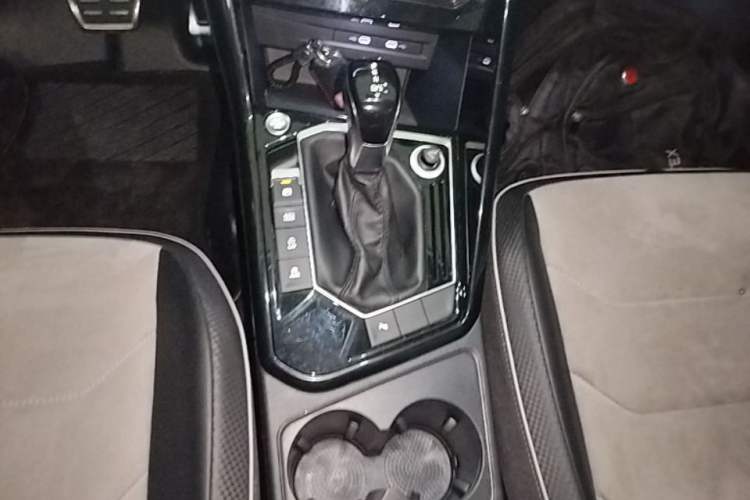 Used Volkswagen Tayron X 2020 330TSI Two-Wheel Drive Luxury Smart Connectivity Version Gear Lever