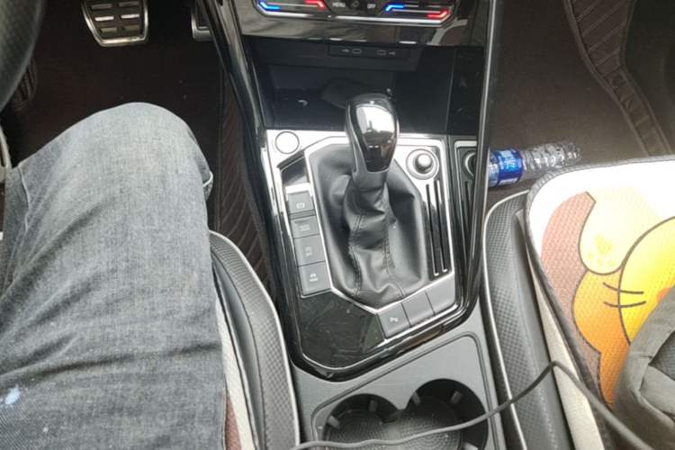 Used Volkswagen Tayron X 2020 330TSI Two-Wheel Drive Luxury Smart Connectivity Version Gear Lever