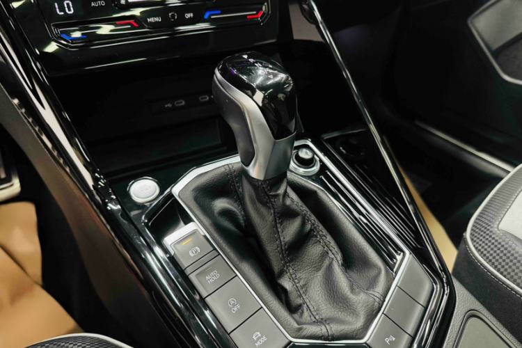 Used Volkswagen Tayron X 2020 330TSI Two-Wheel Drive Luxury Smart Connectivity Version Gear Lever